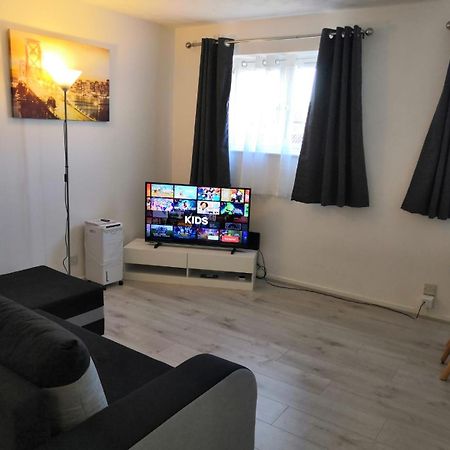 Delight Apartment, Close To Excel, London City Airport & O2! Εξωτερικό φωτογραφία